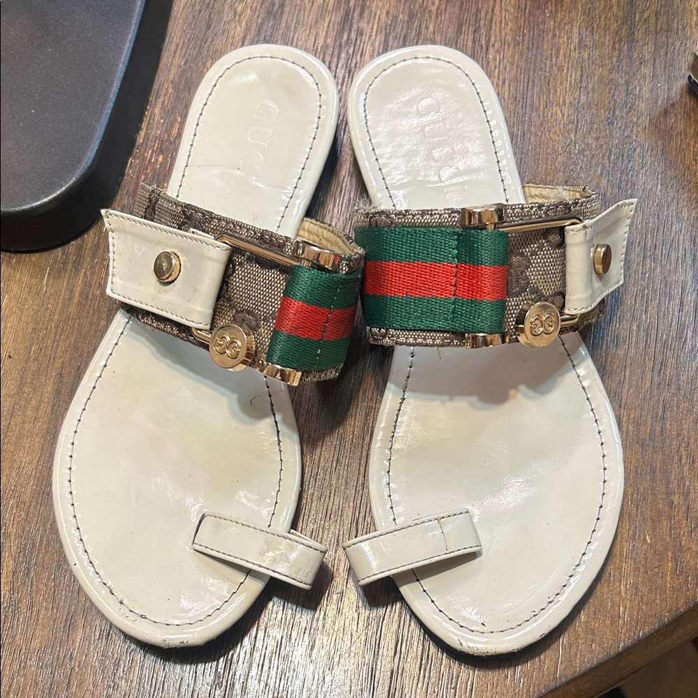Gucci White Sandals with Green and Red Stripes
